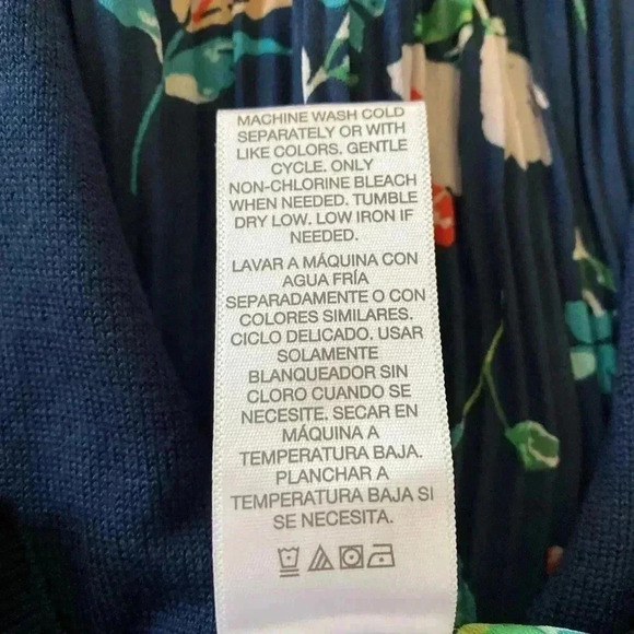 💥Time & Tru Sprint Print Sweater Top M - Picture 8 of 8